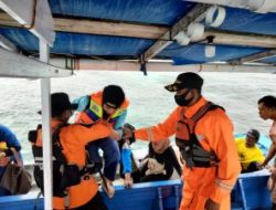 Kapal yang Ditumpangi Tim Covid-19 Mati Mesin di Perairan Pulau Saponda Darat