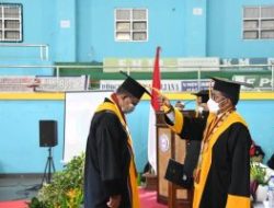 Rektor Wisuda Ribuan Sarjana UHO Secara Online dan Offline