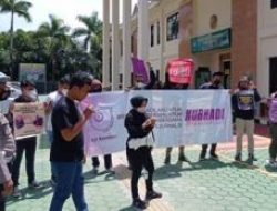 AJI Kendari-IJTI Sultra Gelar Aksi Solidaritas atas Kekerasan Oknum Polisi Terhadap Jurnalis Tempo