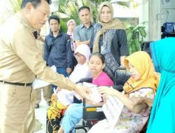 Bupati Butur Salurkan BLT BBM kepada Penyandang Disabilitas di Kulut