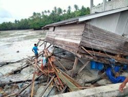 Dihantam Gelombang Tinggi, 5 Rumah Warga di Buteng Hancur