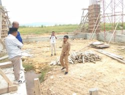 Anggota DPRD Muna Tinjau Progres Pembangunan Stadion Sepak Bola