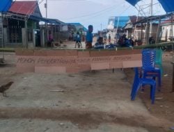 Masyarakat Desa Tanjung Pinang Melakukan Blokade Jalan