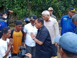 Pj Gubernur Tinjau Sekaligus Salurkan Bantuan untuk Korban Banjir