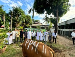 Unit Operasi PT Pertamina Patra Niaga Sulawesi Berbagi Daging Kurban