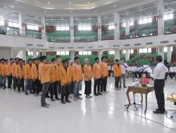 Rektor Prof Zamrun Resmi Lantik Ketua BEM UHO Kendari Periode 2025