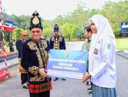 Peringatan Hardiknas, Pemprov Serahkan Beasisw