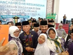 Gubernur Andi Sumangerukka Berikan Uang Saku Rp1 Juta kepada 2.018 JCH Asal Sultra