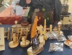 Konawe Menyulap Limbah Kayu Jadi Suvenir Bernilai Seni