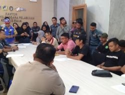 Puluhan Masyarakat Demo di KUPP Kelas II Raha