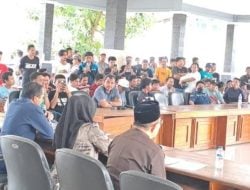 Jalan Pelabuhan Peti Kemas Pelindo-Bungkutoko Rusak Parah, Puluhan Driver Kontainer Demo di DPRD Sultra